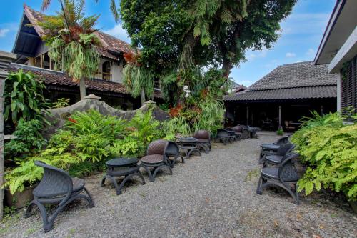 View, Hotel O near Kampung Batik Kauman formerly Chakra Homestay near National Press Monument