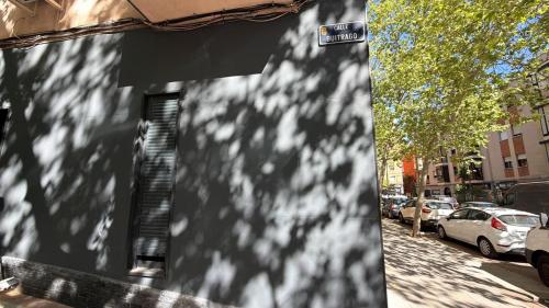Išorė, Hostal Alcorcón in Alkorkonas