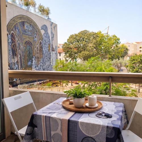 Deux pièces climatisé avec balcon Vieil Antibes