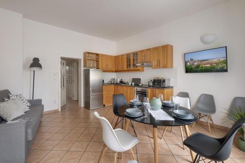 White Swan Boutique Apartments