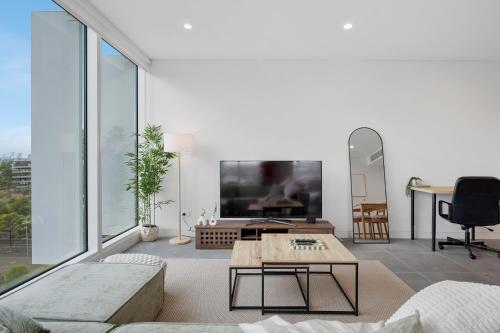 Modern Getaway with Stunning Accor Stadium Views