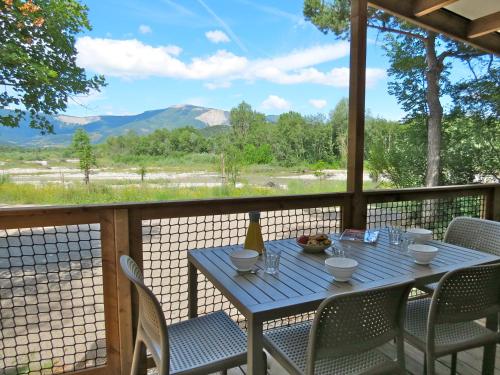 Camping l'Hirondelle Drôme (Camping l'Hirondelle Drome) in Menglon