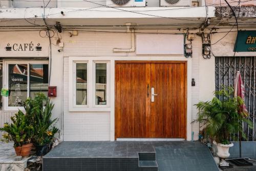 Spacious 4 Bedroom Home 7 min to Khao San | 5 Bath - image 10