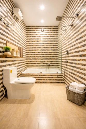 room detail thumbnail 2