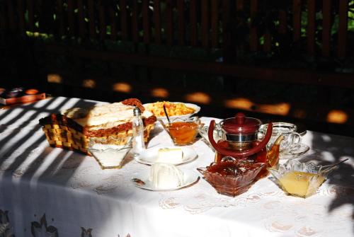 Ēdiens un dzērieni, Gayane & Khikar B&B in Čiva
