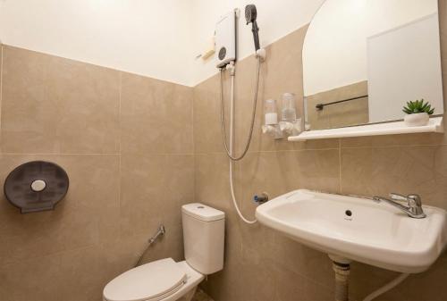 Spacious 4 Bedroom Home 7 min to Khao San | 5 Bath Bangkok