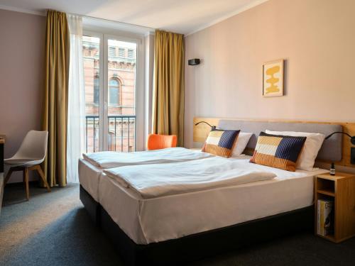 2 twin beds