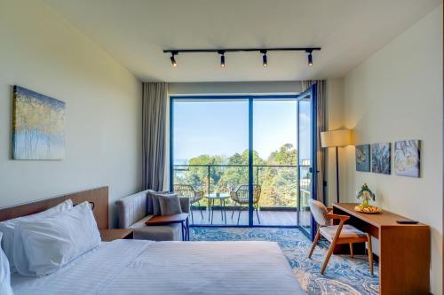 GREENWOOD Room Type - Deluxe Double Room with Balcony