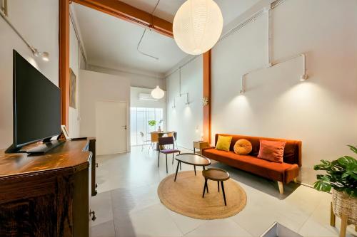 Industrial Loft Sukhumvit 3-Bedroom Designer House - 2 Min to BTS Bang Chak, Bangkok (foto 9)