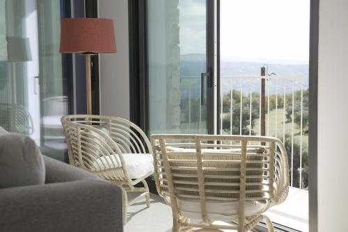 Stylish Villa, Rural Setting, Infinity Pool in Pano Akourdaleia
