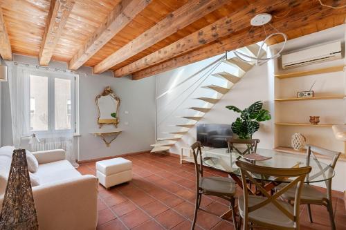 Truly Verona Room Type - One-Bedroom Apartment - Split Level -  Romeo&Juliet - via Dietro Filippini 2