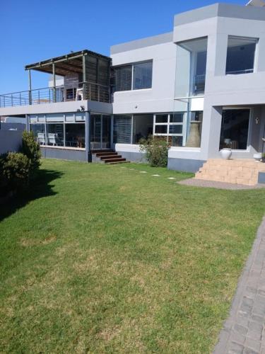 Myburgh Park 4 Bedroom 4 Bathroom Holiday Home close to Shark Bay – khách sạn tại Myburgh Park