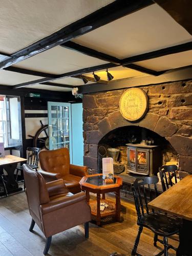 Зовнішній вигляд готелю, Crown and Anchor Inn in Форрс