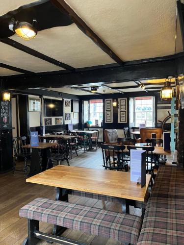 Зовнішній вигляд готелю, Crown and Anchor Inn in Форрс