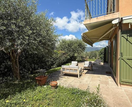 Beautiful family home with swimming pool and parking
