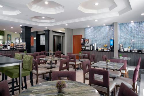 Food and beverages, Best Western Plus Miami-Doral/Dolphin Mall near Kobe Japanese Steak & Seafood