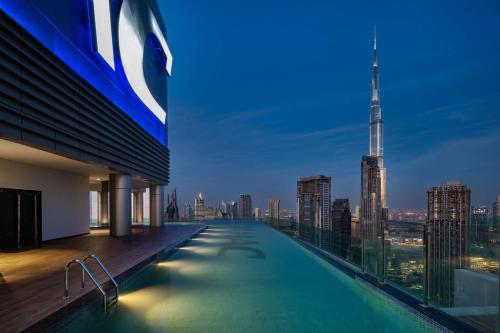 with Pool Gym 7 mins to Dubai Mall 3 King Beds - image 2