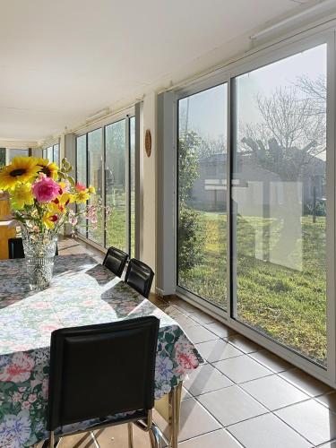 Iekārtas, Maison calme avec jardin & barbecue in Montendre