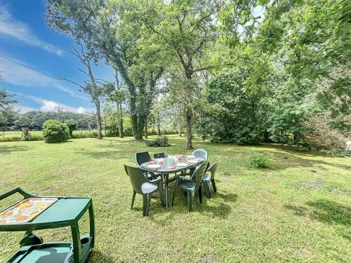 Dārzs, Maison calme avec jardin & barbecue in Montendre