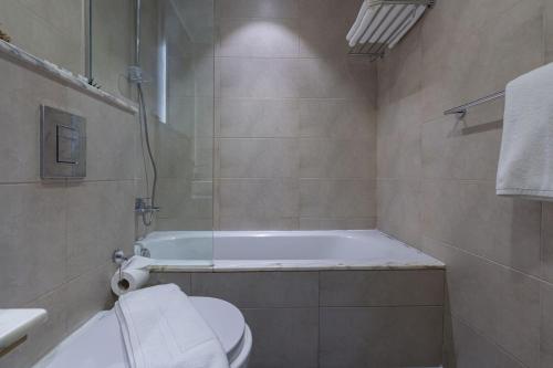 Near Dubai Mall PoolAccess SunSetView KingBed - image 14