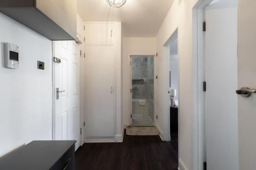 Elegant 2BR APR on Earl’s Court Rd Great Location
