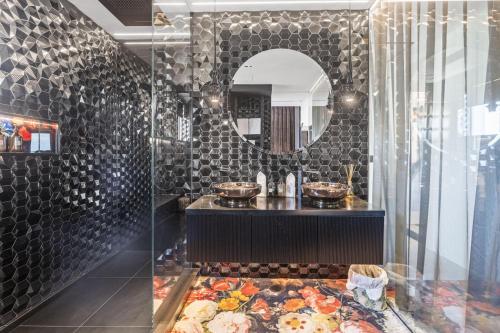 Exclusive Urban Retreat - image 5