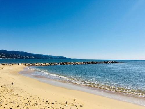Alrededores, CE110-007 Appartement Studio 2 couchages CAVALIERE in Le Lavandou