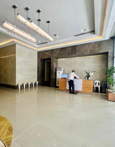 Exective Studio in 24th Floor of Manhattan Plaza in Santolan