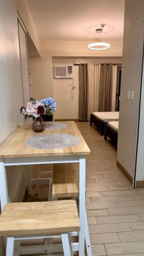 Exective Studio in 24th Floor of Manhattan Plaza in Santolan