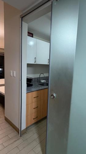 Exective Studio in 24th Floor of Manhattan Plaza in Santolan