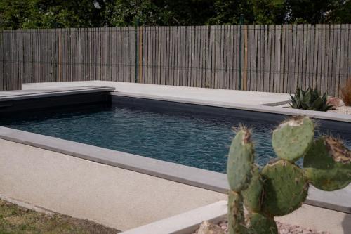 Maison avec piscine privee & jardin - 8 personnes