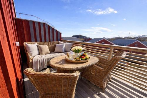 KB - Nordic Luxury Rorbu with Jacuzzi in Stamsund