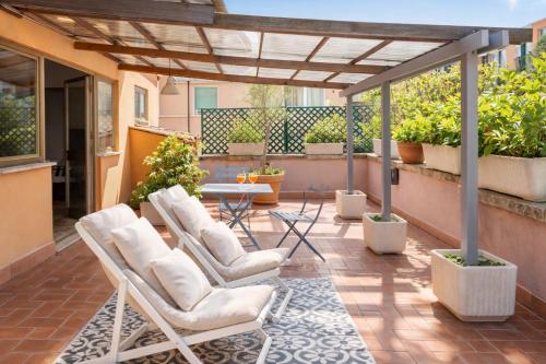 The Trastevere Rooftop Suite - Skyline View by RHR Room Type - Loft