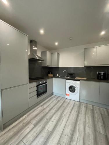 Empire Serviced Apartments - The Equinox suites - Burton Overy
