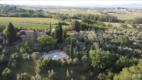 Podere Il Conventino, Casette in campagna con piscina – khách sạn tại Cervognano