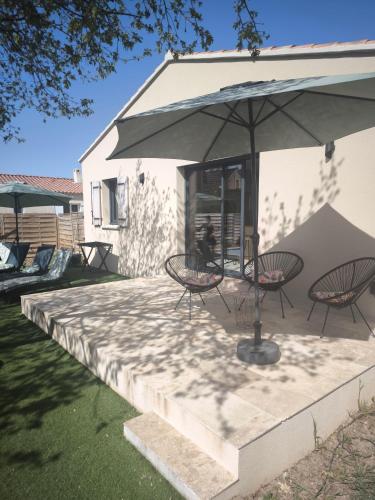 Villa Luberon 3ch piscine jardin parking in Saignon