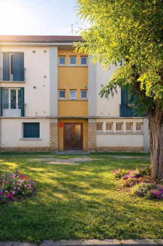 Зовнішній вигляд готелю, La Forge - Grand appartement 4 chambres Wifi & Parking in Геньйон