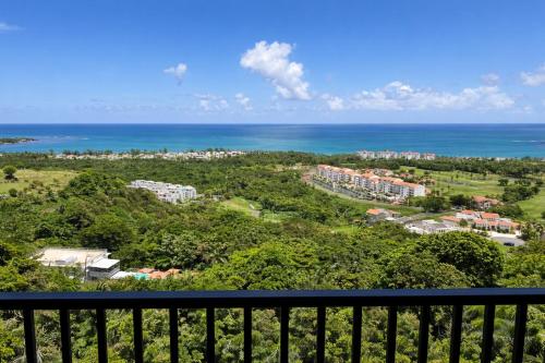 陽台/露台, Panoramic Ocean Views 1BR Near Beach & El Yunque in 里奧格蘭德