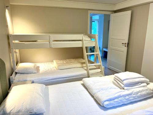 Villa Holmen, ground floor apartment in Balestrand