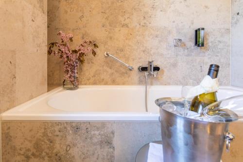 設施, ACHAT Hotel Regensburg Herzog am Dom in 內城區