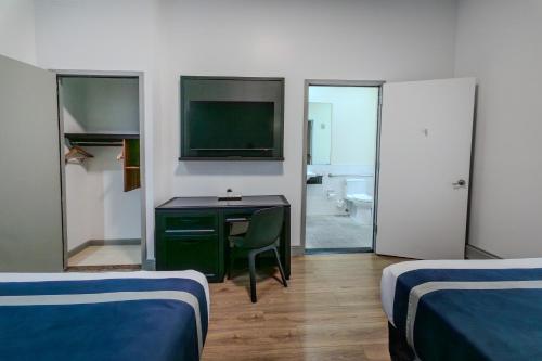 Americana Inn - image 33