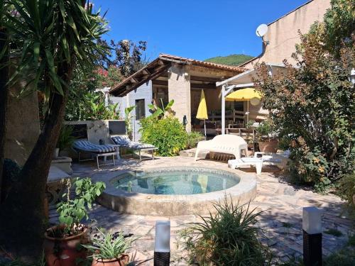 Maison en Provence, clim, jacuzzi, jardin 4 pers - Location saisonnière - La Farlède