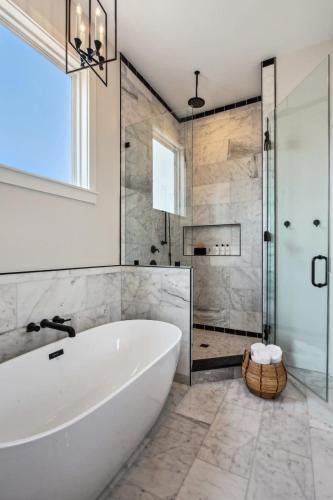 Designer 10-bedroom compound Heated Pools & Hot Tubs - image 14