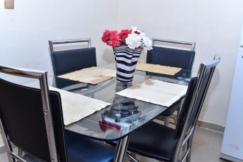 บริการและสิ่งอำนวยความสะดวก, Skye Palace Apartment - Skye Regency 2 Bedroom Apartment in อะคูร์