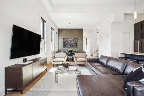 Bywater Retreat with Heated Pool and Roof Deck – khách sạn tại Bywater