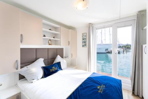 Floating House Royal Blue Portorož