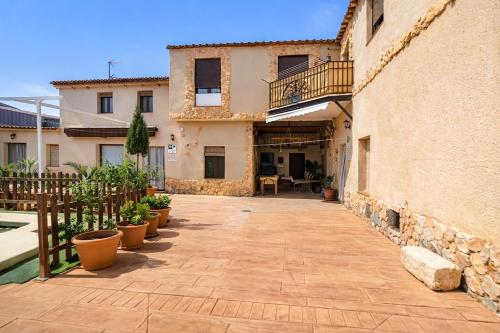 Casa Rural la Quinteria de Sancho piscina para tres apartamentos in Argamasilla De Alba