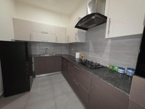 Avenue 301 - image 2