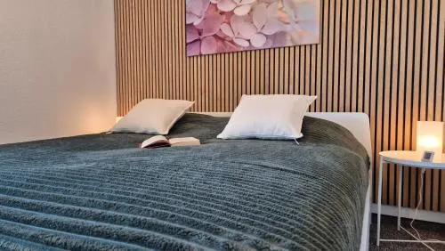 geräumige, moderne Ferienwohnung mit PKW- und Fahrradstellplatz - FeWo Nordland in Schwerin, Deutschland