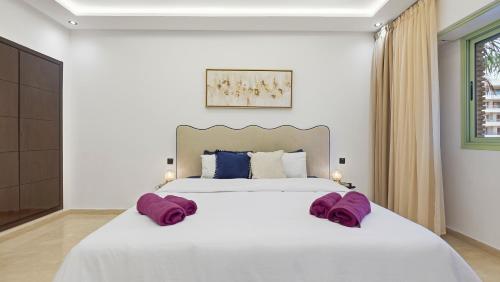 Kingsize bed apartment with pool & smart tv and wifi - image 3